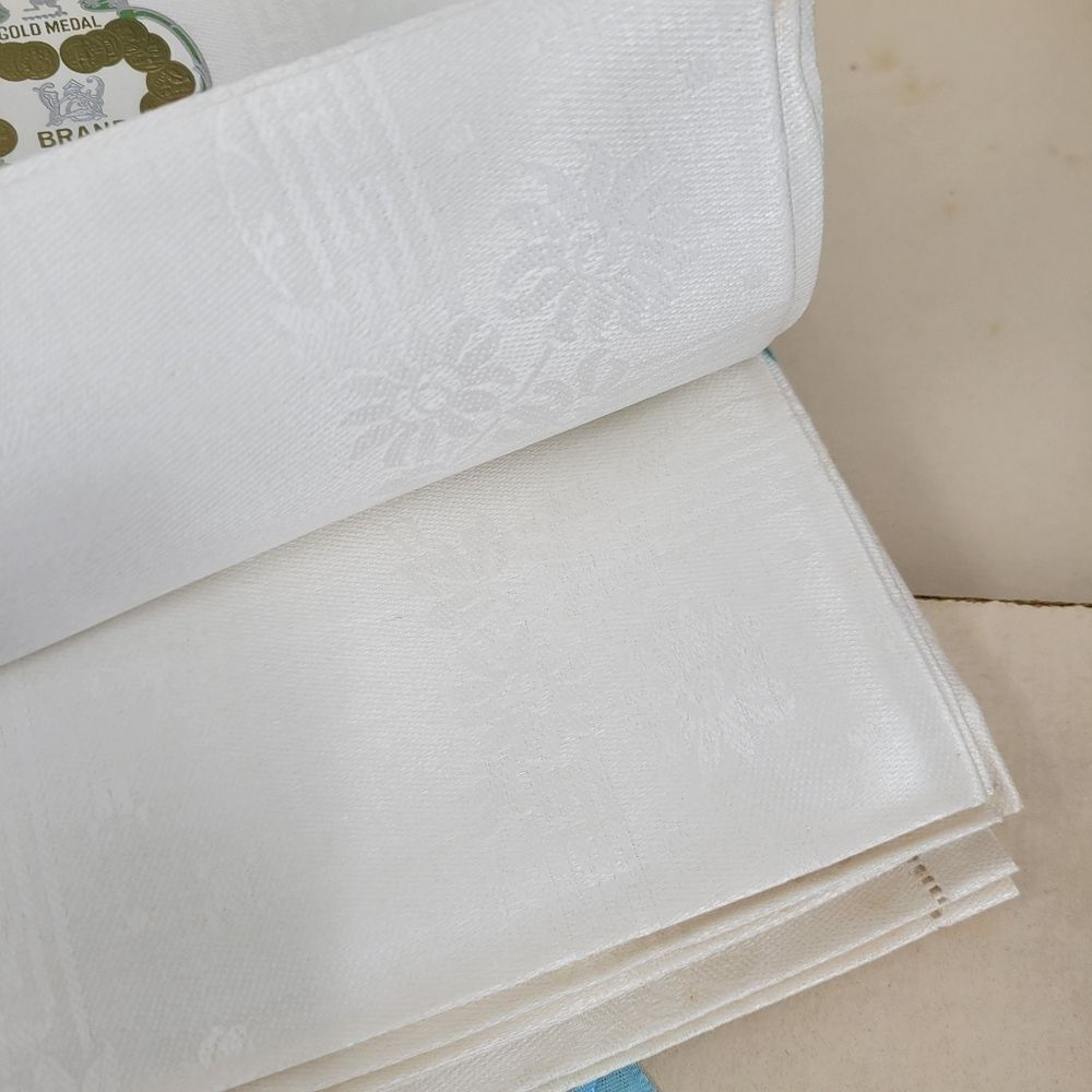 Liddell Damask Irish Linens White Linen 12 Napkins and Tablecloth 64×102 - Picture 10 of 16